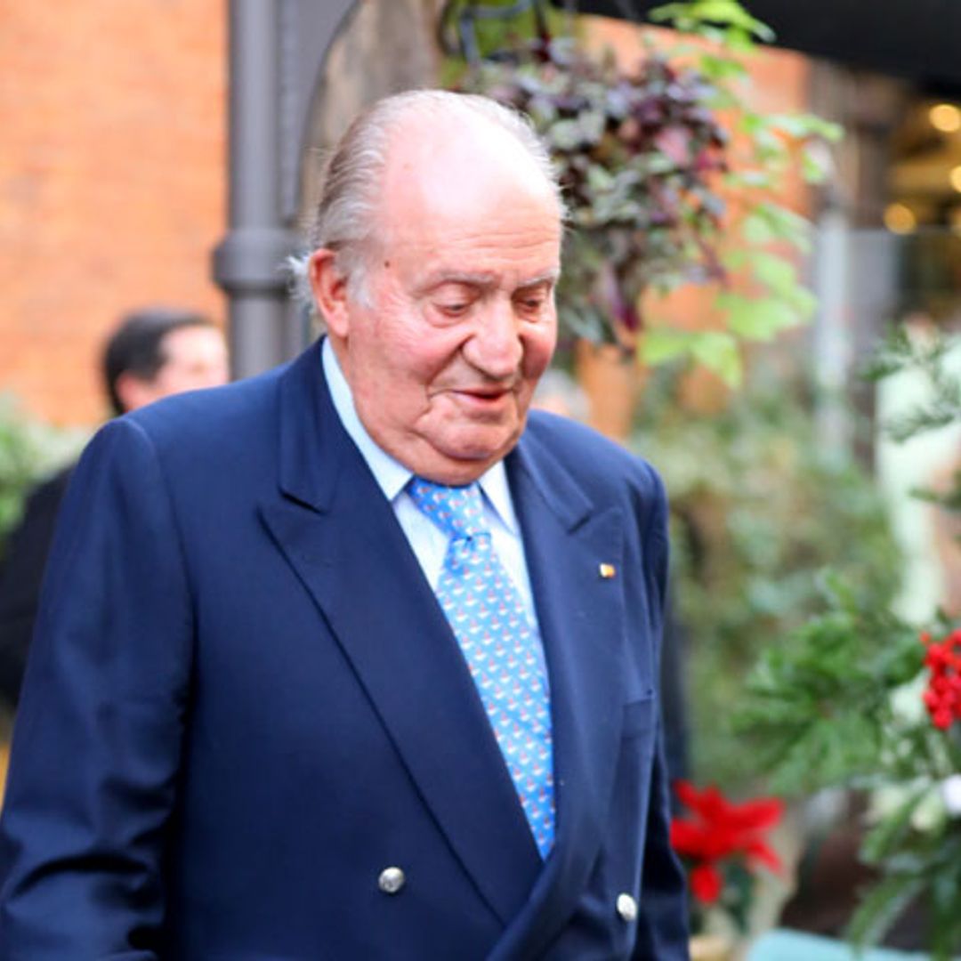 Don Juan Carlos disfruta de una comida de Navidad con amigos