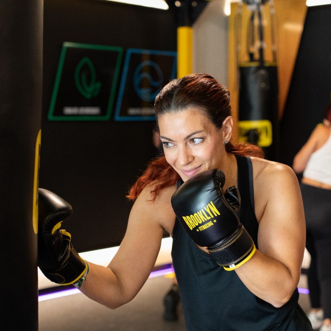 Los beneficios del 'fitboxing' a partir de los 40 y por qué este entrenamiento de cardio y fuerza es clave para que no abandones a la primera