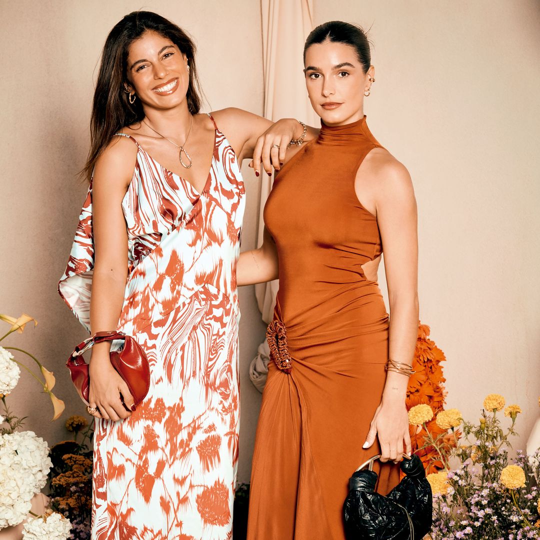 Del vestido tropical de Marta Lozano al diseño envolvente de Gemma Pinto: los looks de las invitadas a la boda de Anna Padilla en Cádiz