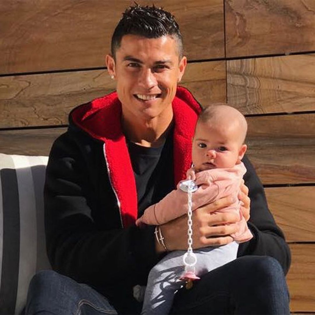 Cristiano Ronaldo presume de su hija Eva, ¡qué monada!