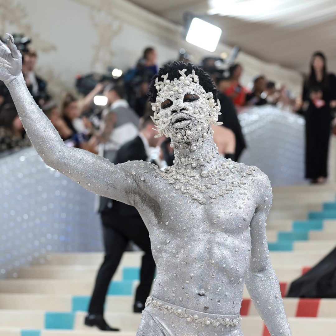 El llamativo look en homenaje a Choupette, la gatita heredera de la fortuna de Karl Lagerfeld
