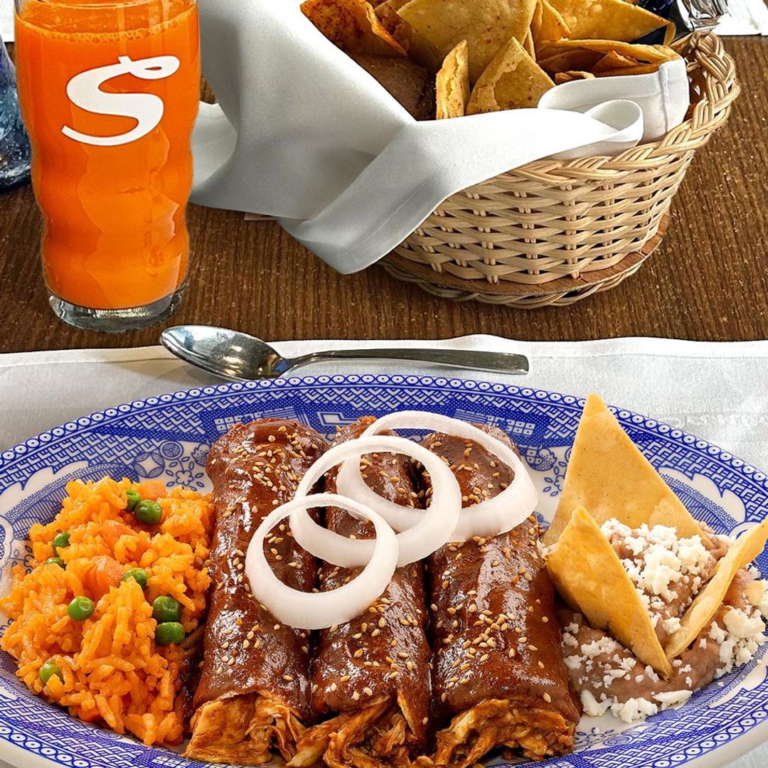 Las enchiladas de mole son perfectas para abrazar al paladar y al corazón.