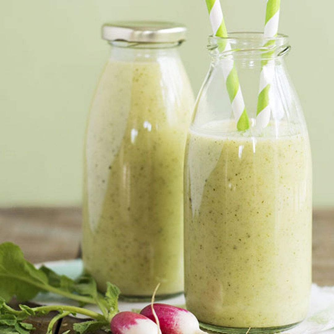 Sopa fría de calabacín con crema de queso de cabra