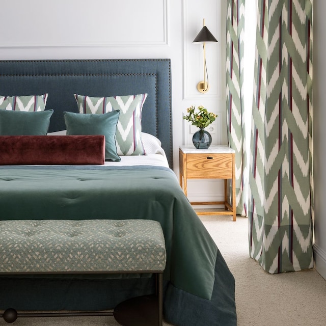 Dormitorio con textiles en tonos verdes