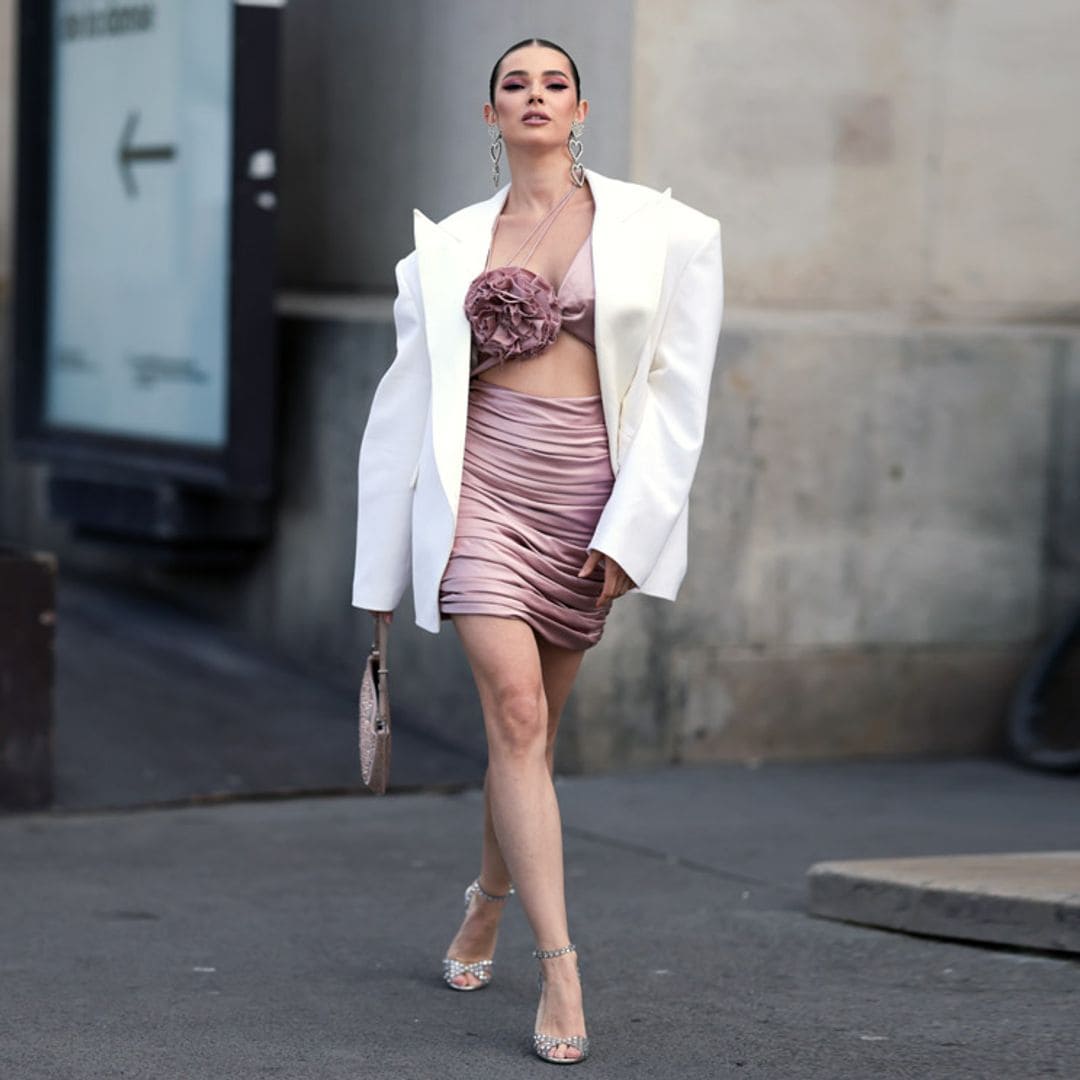 Los 'mules' joya y todos los zapatos brillantes que eligen las invitadas que quieren ir cómodas