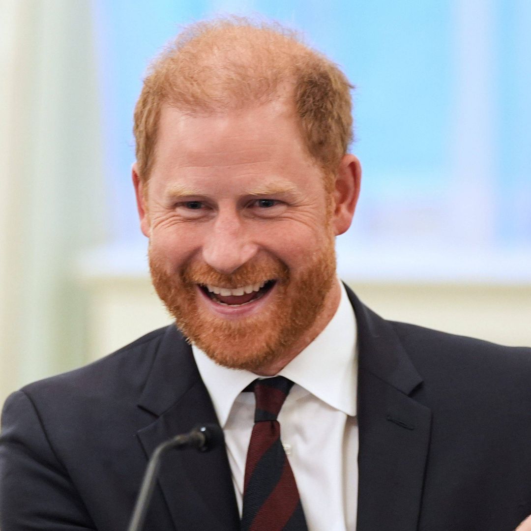 La significativa sonrisa del príncipe Harry en su último acto público cuando ya había comunicado a su padre su inminente regreso