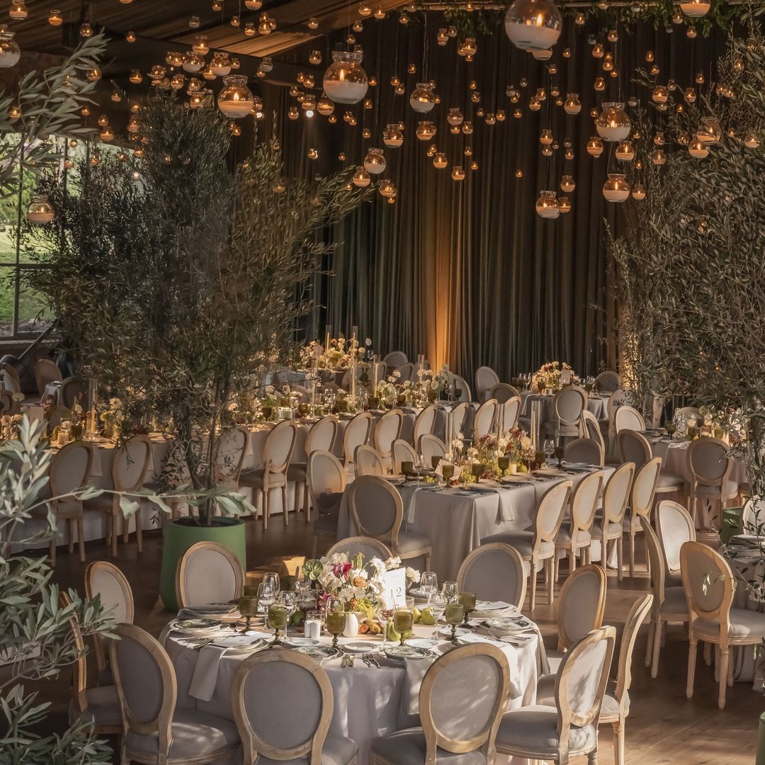 Adiós a las tartas de pisos o a las velas colgantes: 7 tendencias de boda que no veremos en los próximos meses de otoño e invierno