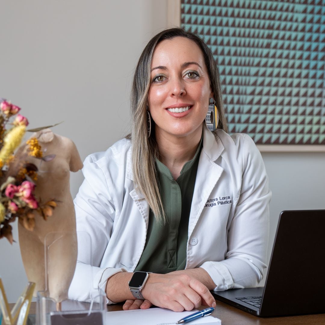 Así es la intervención que corrige las 'orejas de soplillo en niños' y lo que debes saber antes de decidirte, según la cirujana plástica Conchi Lorca