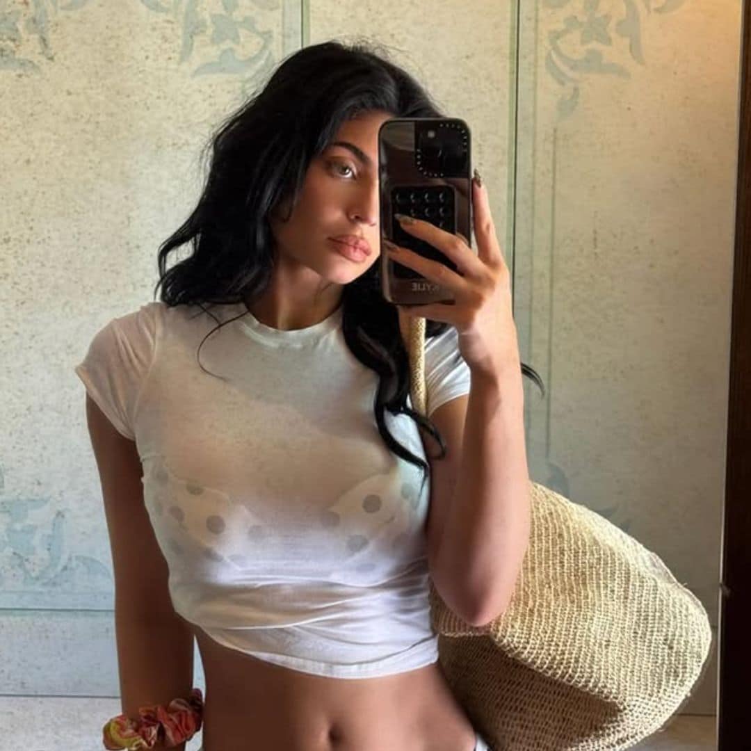 Kylie Jenner revive los 'polka dots' para verano con un atuendo 'vintage'