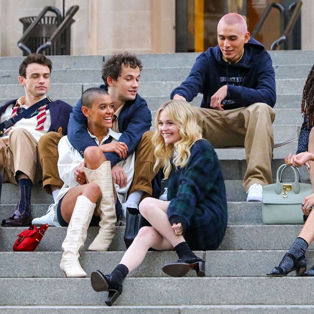 Cuero, zapatillas y minifaldas: descubrimos los primeros looks de la nueva 'Gossip Girl'