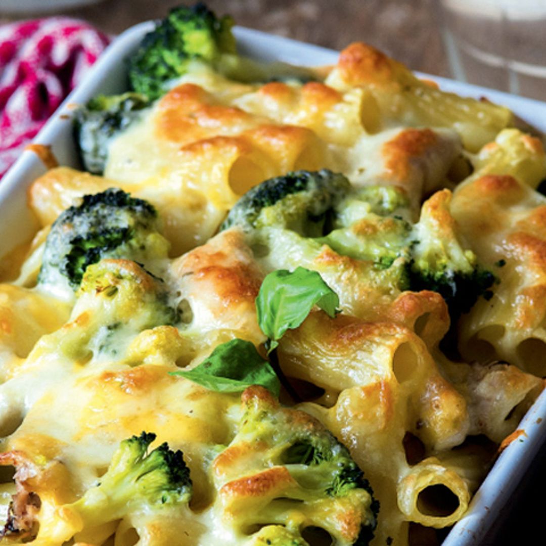 Rigatoni al horno con verduras y albahaca