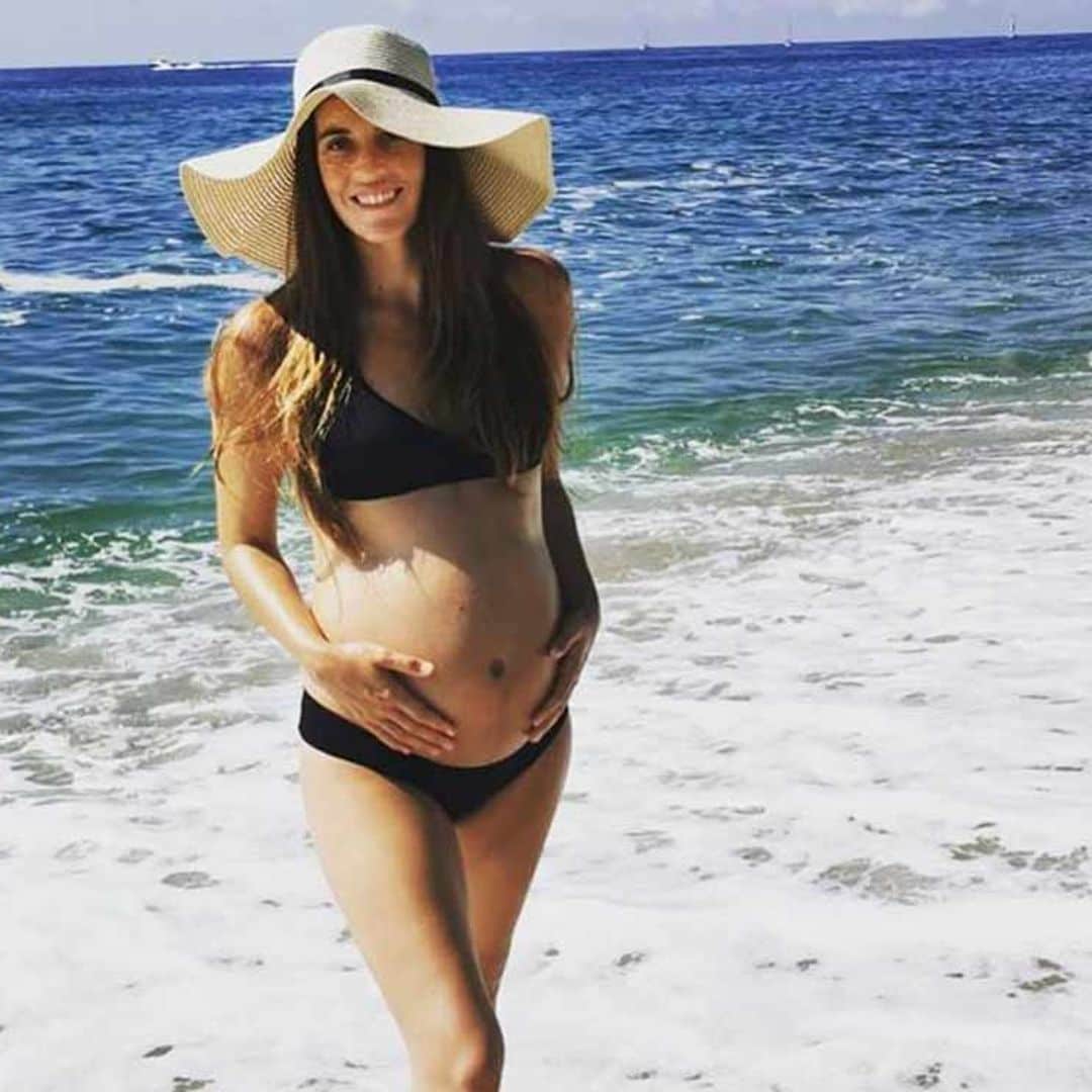 El espectacular posado junto al mar de Ona Carbonell en la recta final del embarazo