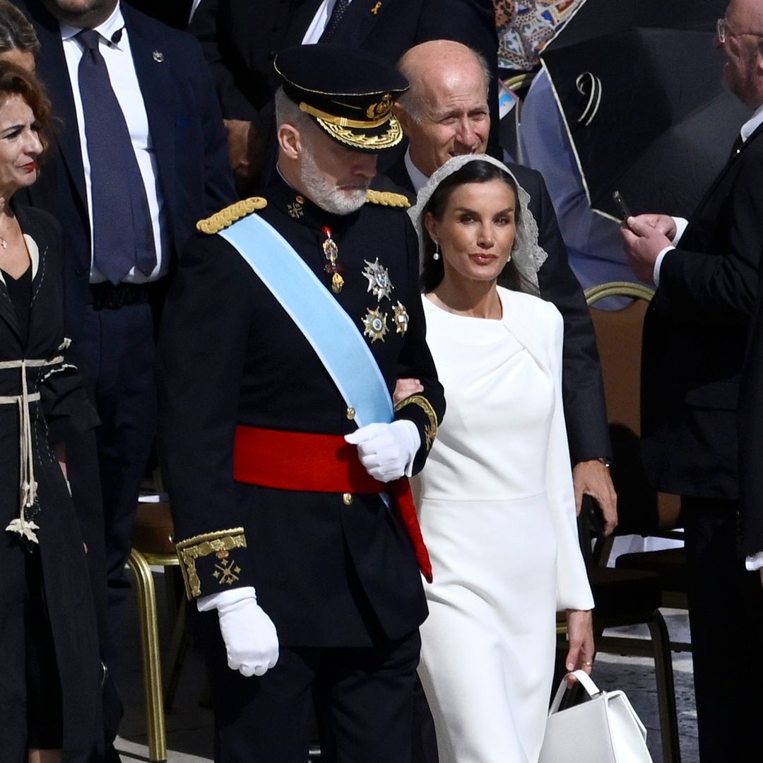 La Reina confía en uno de los diseñadores favoritos de Isabel Preysler para la misa en el Vaticano