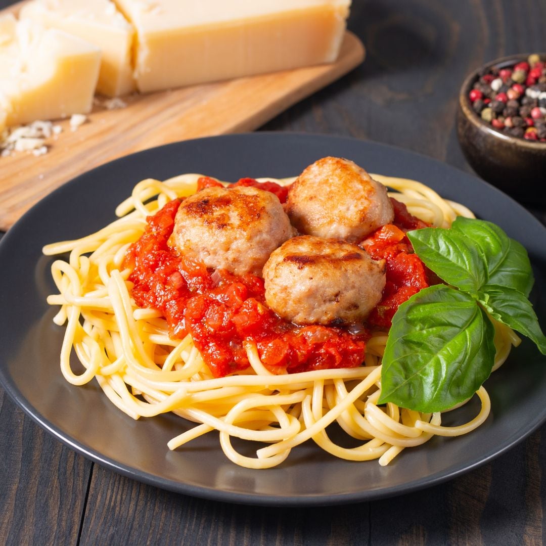 Espaguetis con albóndigas de pavo: ligeros, saludables y jugosos