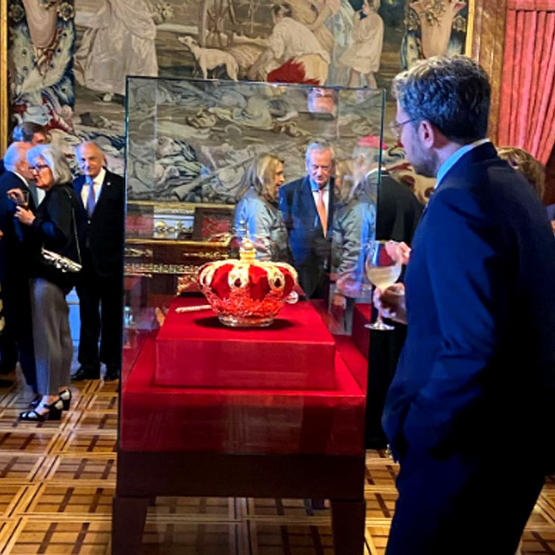 Máximo Huerta curioseando la corona y otros momentazos de la recepción ofrecida por los Reyes