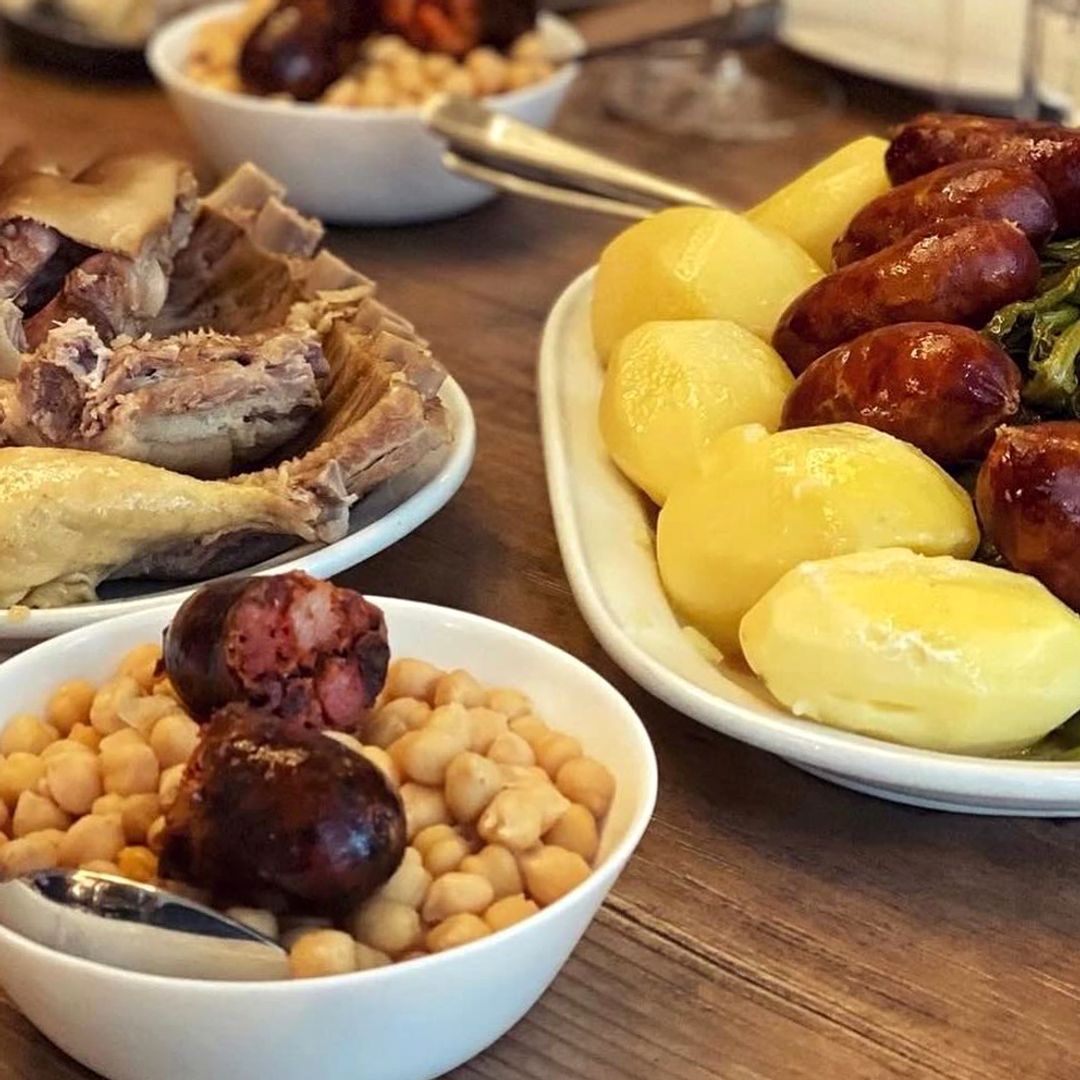 El cocido más famoso de Galicia: cómo hacerlo en casa y los mejores restaurantes donde probarlo