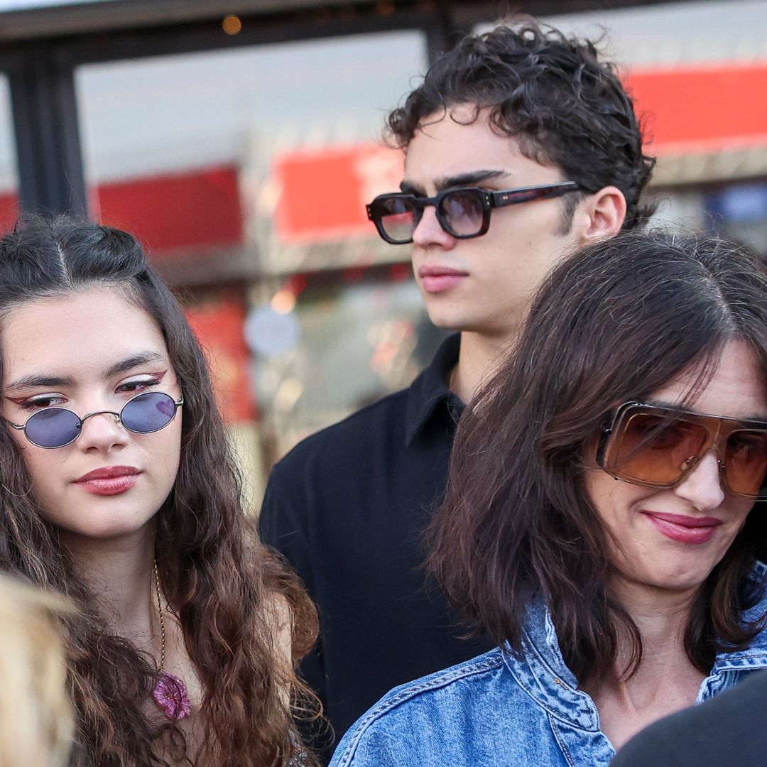 Las imágenes cómplices de Paz Vega y su hija, Ava Salazar, antes de ver a Bad Bunny: así se prepararon para el concierto