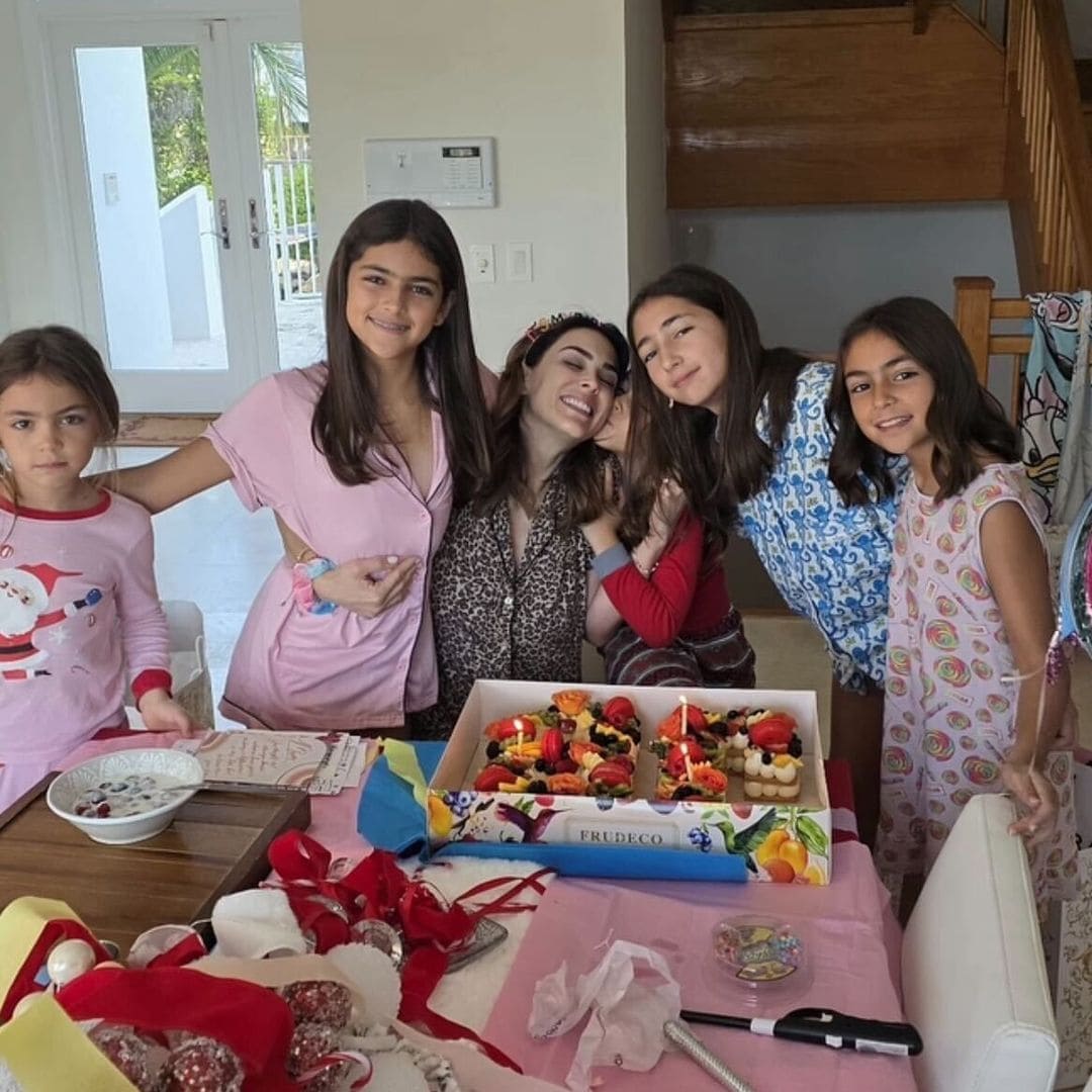 Jacky Bracamontes da inicio a los festejos de su cumpleaños rodeada del amor de su esposo e hijas