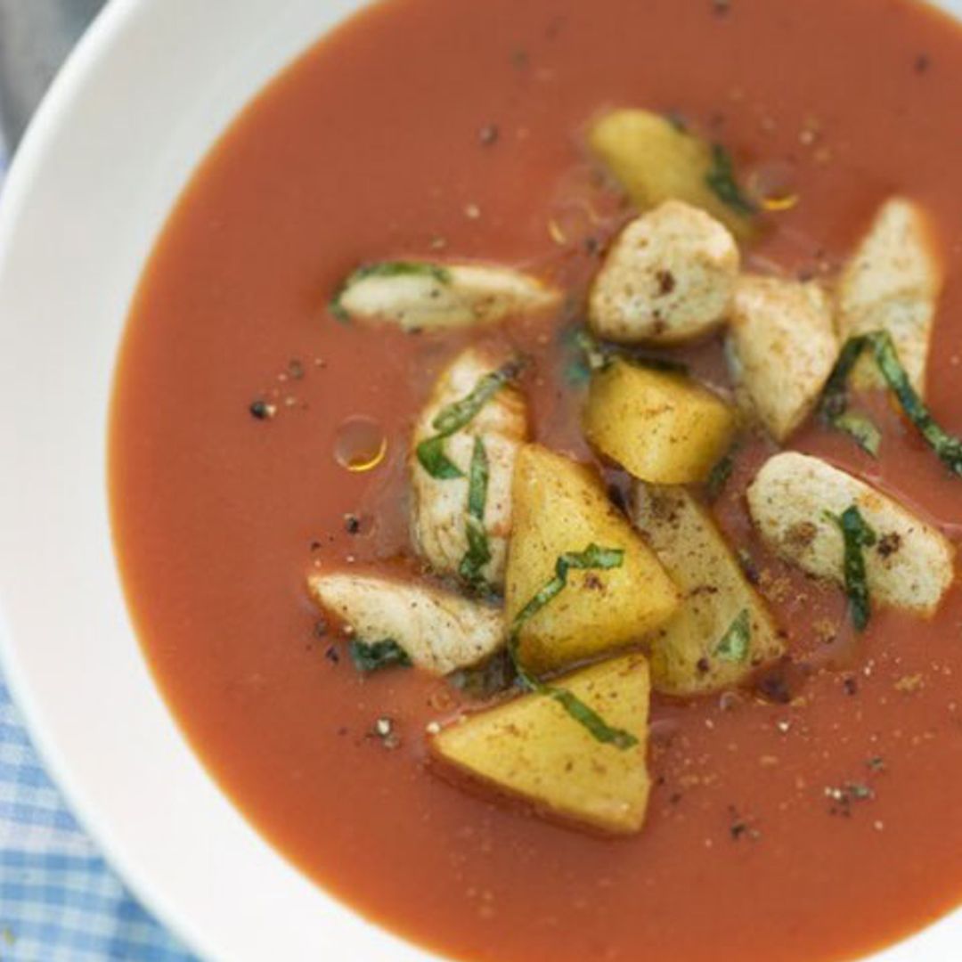 Salmorejo ligero con piña y pollo