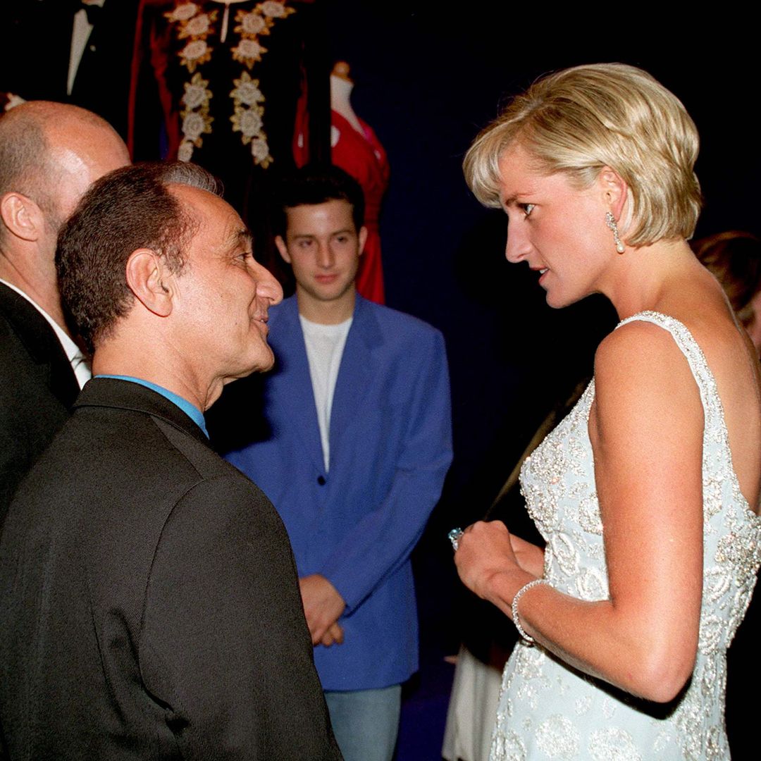 Muere David Sassoon, el diseñador que vistió a Diana de Gales antes de convertirse en un icono