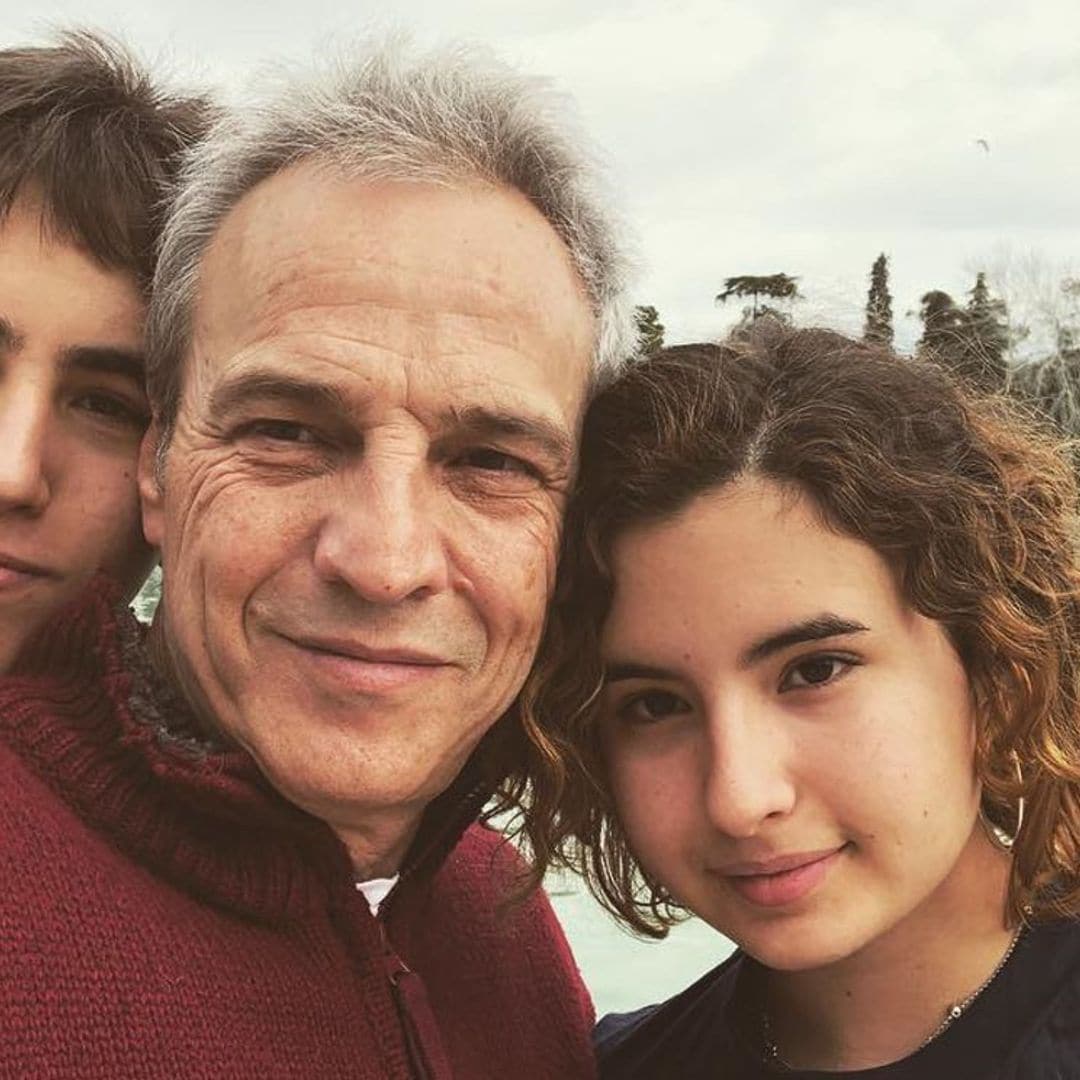 Conoce a los hijos mellizos y veinteañeros de David Summers: un músico y una enfermera veterinaria