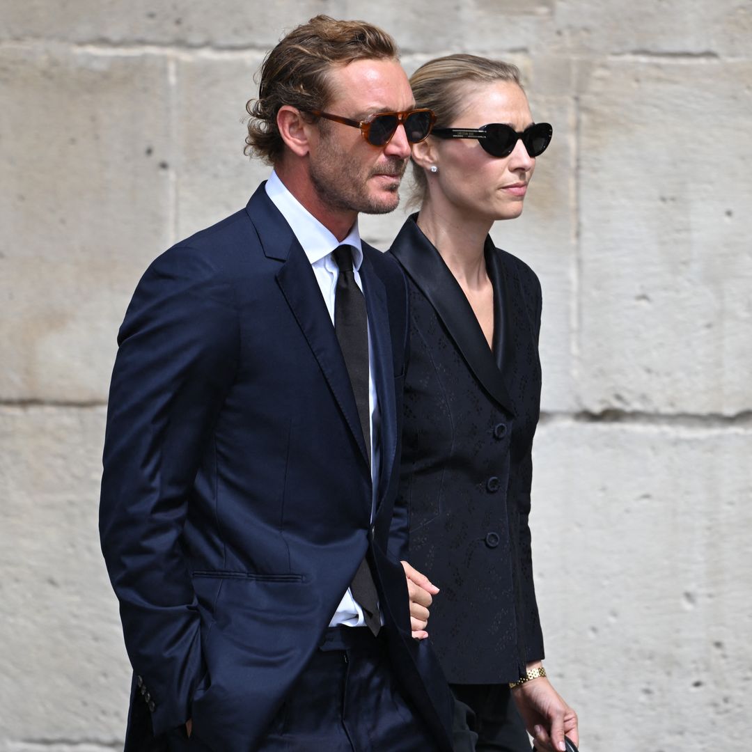 De Beatrice Borromeo y Pierre Casiraghi a Claudia Schiffer: la realeza de la moda se reúne en el funeral de Mathilde Favier, figura icónica de Dior
