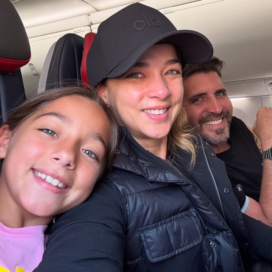 Muy bien acompañadas, Adamari López y Alaïa disfrutan de unas vacaciones en la nieve