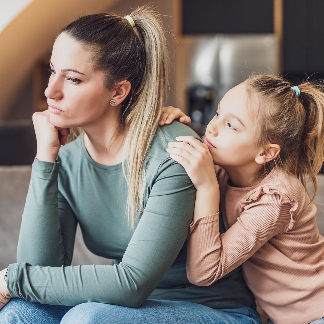 La pesada carga de la culpa en las madres: ¿cómo liberarse de ella?