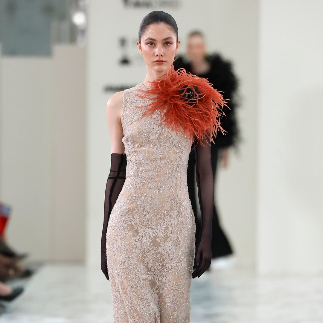 Claro Couture convierte su desfile en una fiesta con una colección en la que mandan los dos piezas