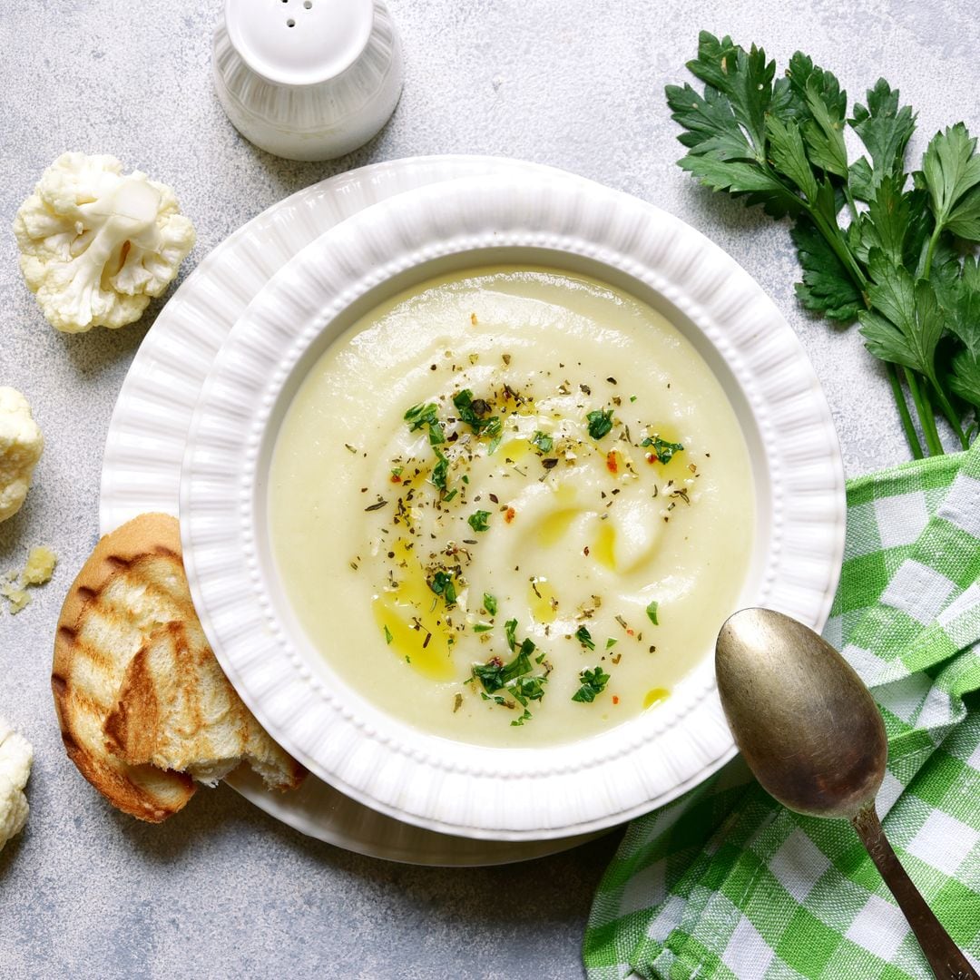 Crema de coliflor sabrosa y saludable: receta sencilla y baja en calorías