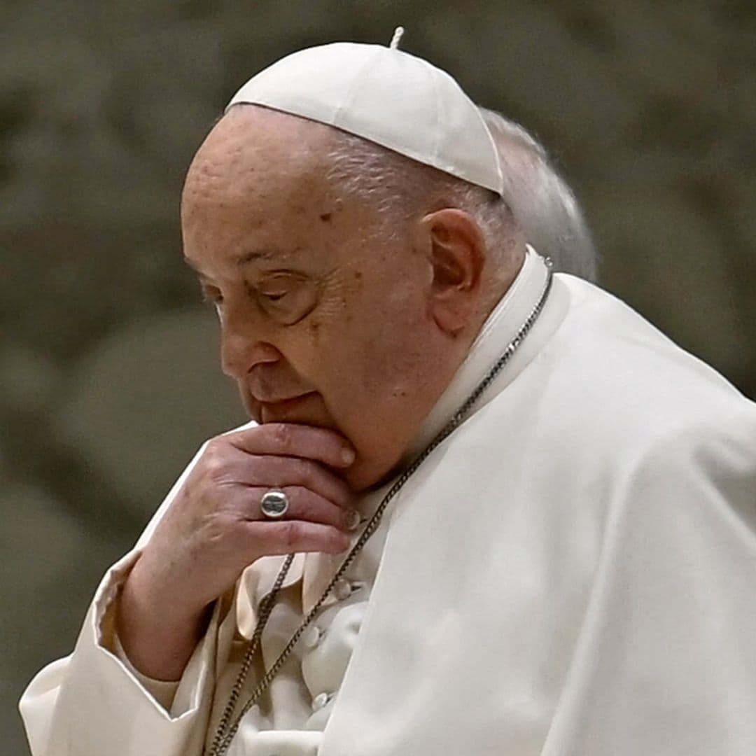 El Vaticano informa: el Papa Francisco responde al tratamiento, pero 'no está fuera de peligro'