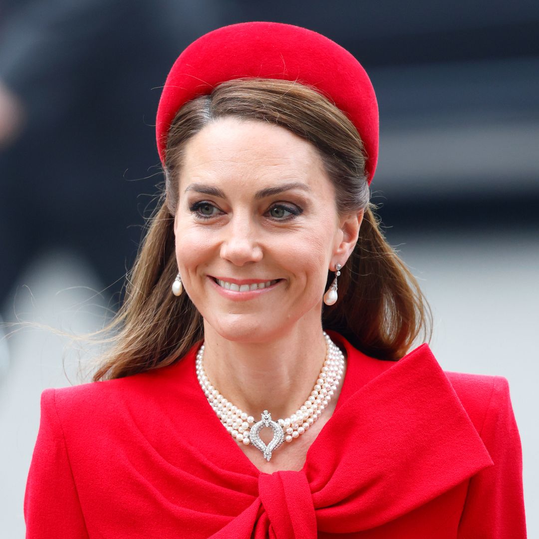 8 looks, 8 aciertos de Kate Middleton en el Día de la Commonwealth: de diseños premamá al collar de perlas japonesas de Isabel II