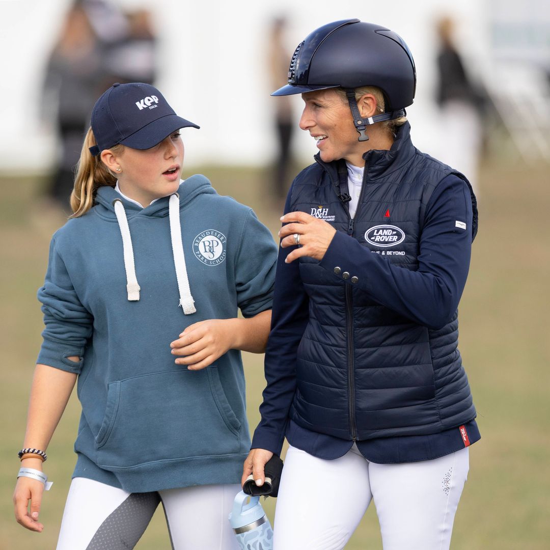 Mia Tindall sigue la tradición familiar y debuta a caballo ante la orgullosa mirada de su madre, Zara Tindall