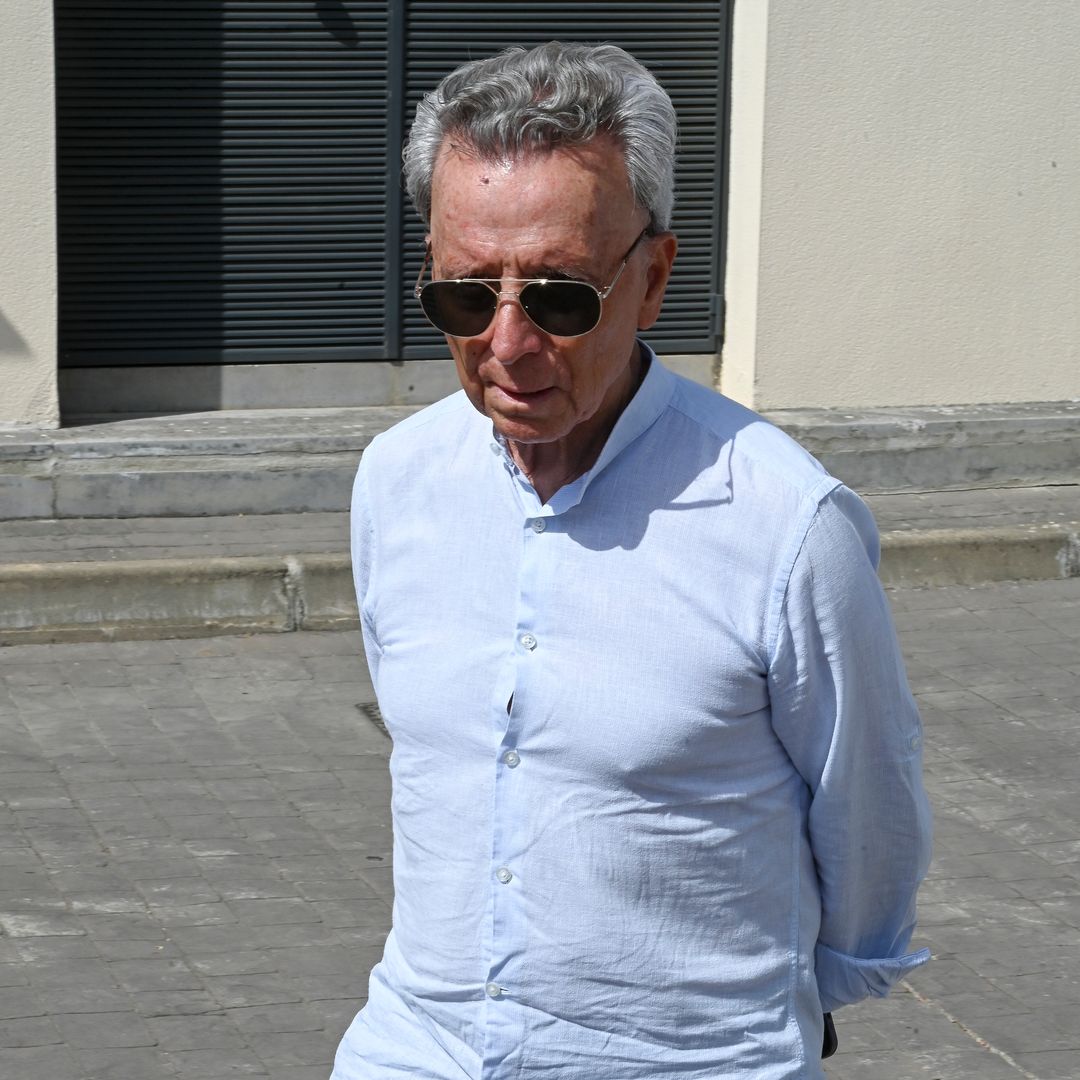 Ortega Cano, devastado, coincide con la familia de Michu en el tanatorio tras su trágica muerte