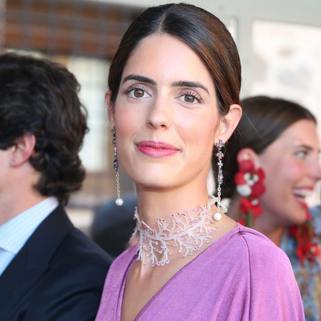 Terciopelo y estampado bohemio: Sofía Palazuelo acierta con su último look de invitada