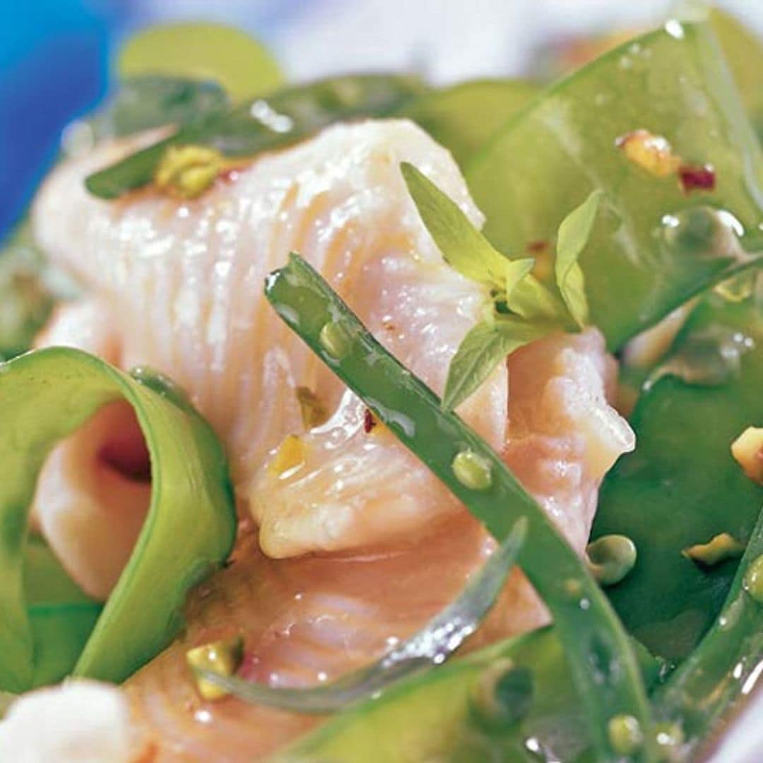 Gallo con ensalada templada y crujiente de judías verdes y tirabeques