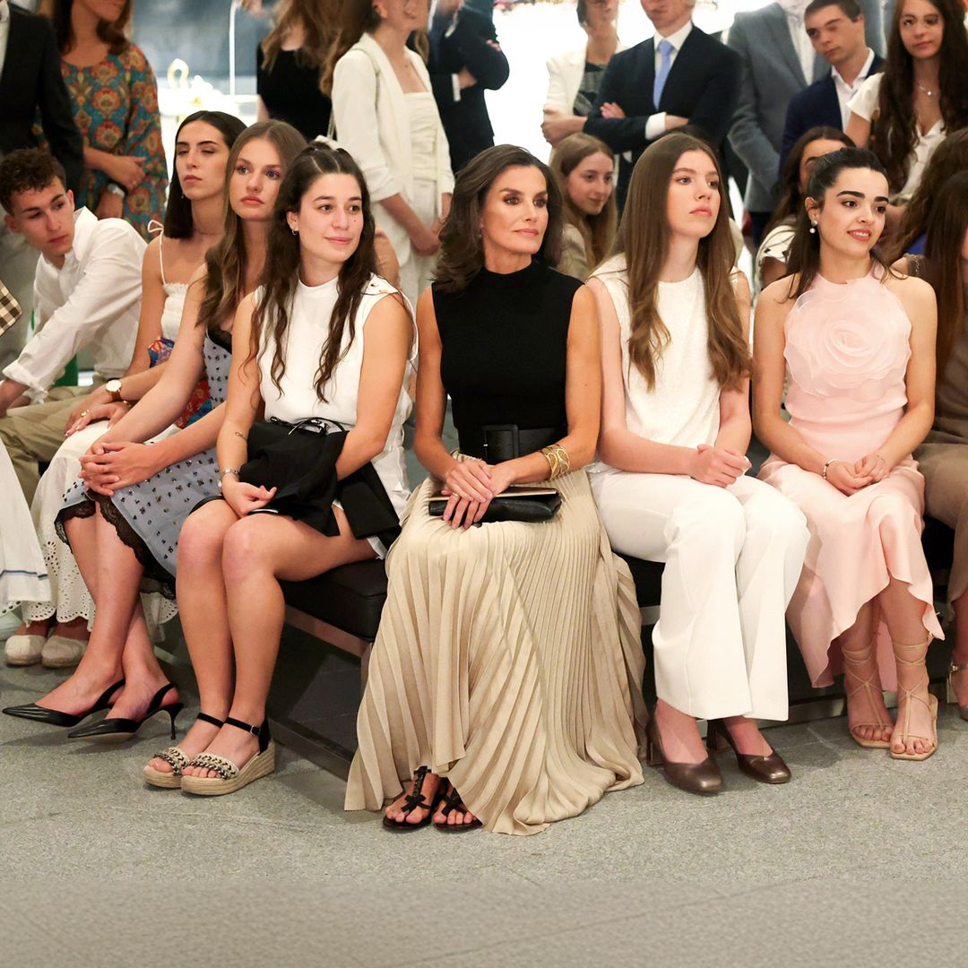 HOLA + 4170 LA REINA LETIZIA 