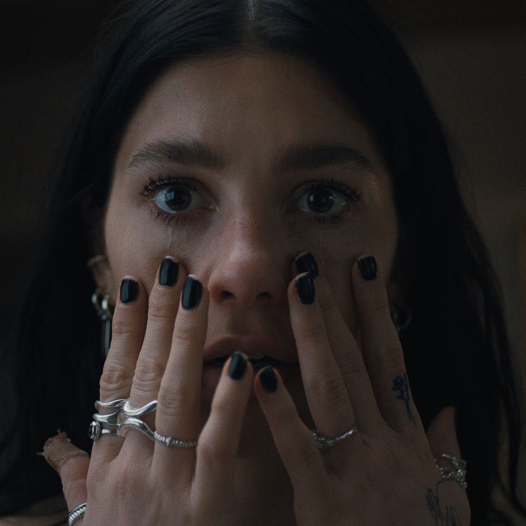 Si ya has devorado 'Algo terrible está a punto de suceder' estás 7 series de terror harán que sigas sintiendo escalofríos