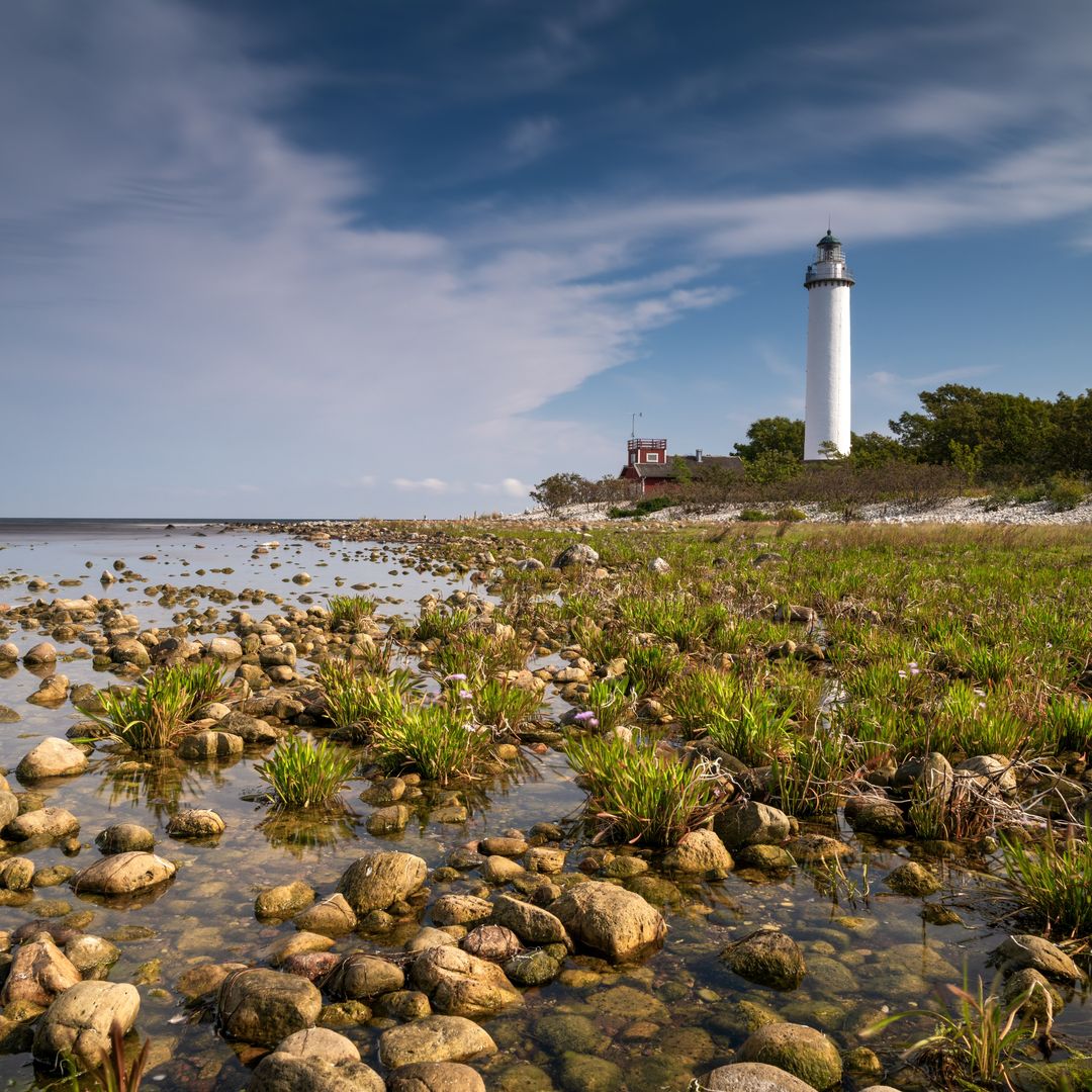 Faro de Långe Erik, en la bahía de Grankullavik, en el extremo norte de la isla de Öland, en el sur de Suecia.