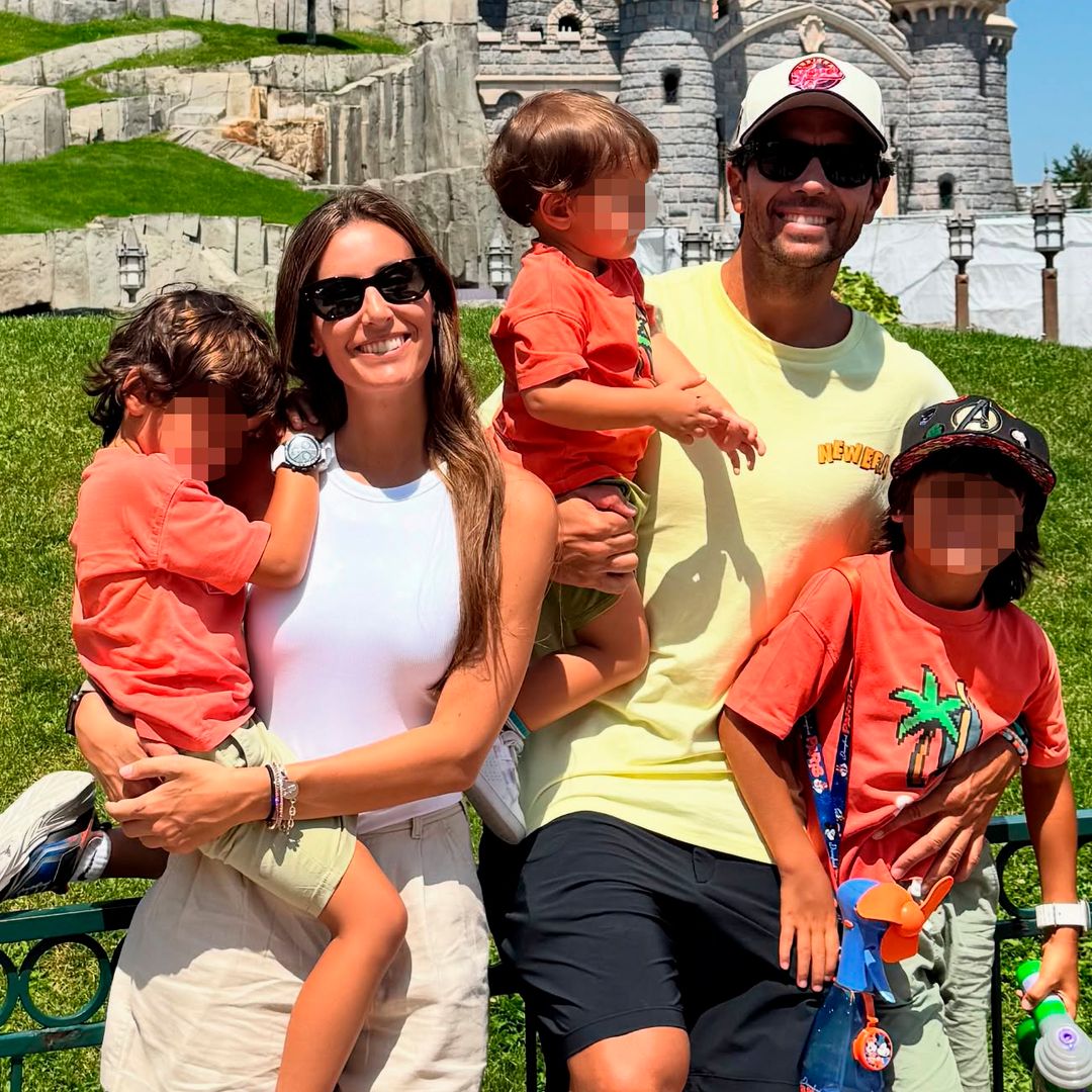 Ana Boyer y Fernando Verdasco vuelven a ser niños en Disney junto a sus hijos: las fotos de una escapada mágica