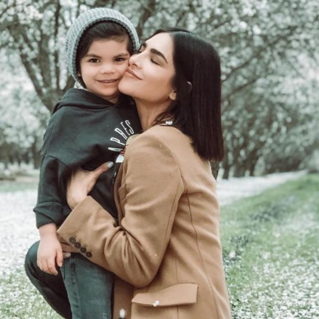 El hijo de Alejandra Espinoza quiere un hermanito y ya le enseñó a su mamá cómo pedírselo a Dios