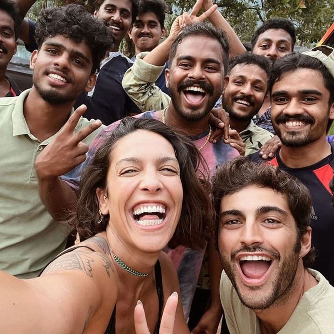 Lorena Castell recorre la India en moto con su novio, el actor Rubén Bernal