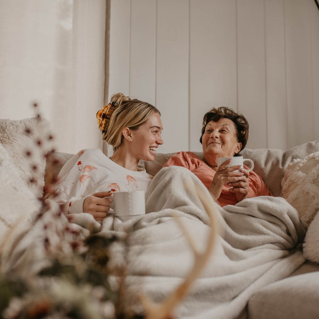 Si no tienes chimenea, este es el truco que yo utilizo para relajarme y estar calentita en el sofá de casa