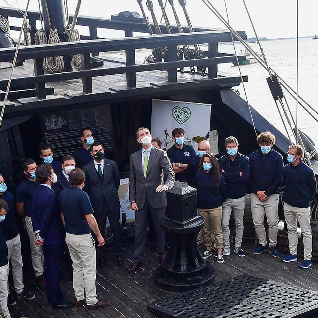 El Rey revive sus años como marino visitando la Nao Victoria en su viaje a Sanlúcar de Barrameda