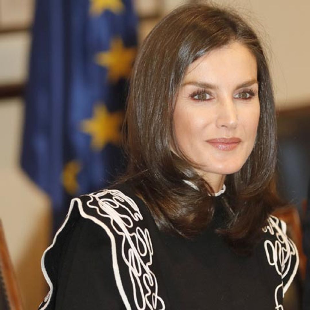 El jersey de 89 euros con el que doña Letizia actualiza su estilo 'working'
