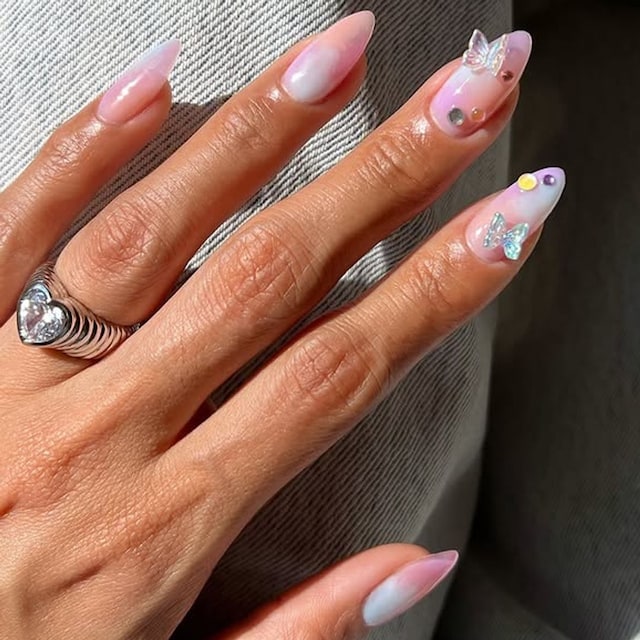 Manicura 3D mariposas tie-dye