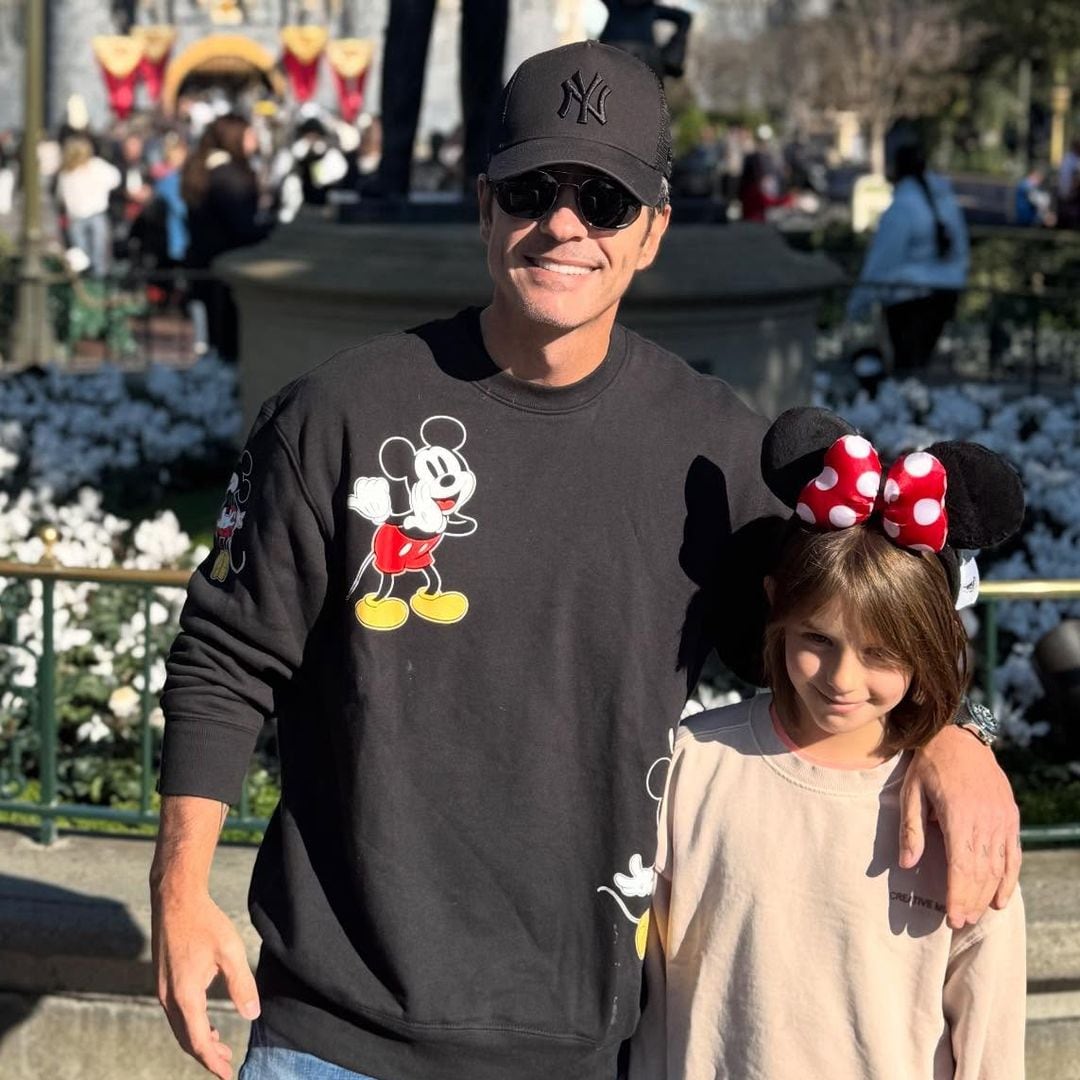 Mauricio Ochmann consiente a su hija Kailani con una escapada a Disneyland