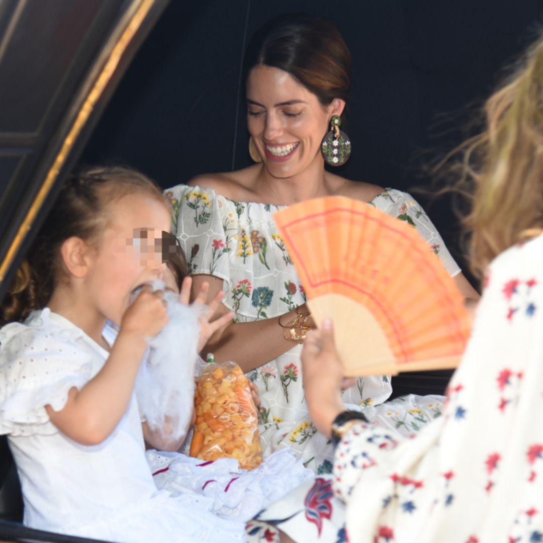 Rosario, la hija de los duques de Huéscar, una flamenca de dos años en la Feria de Abril