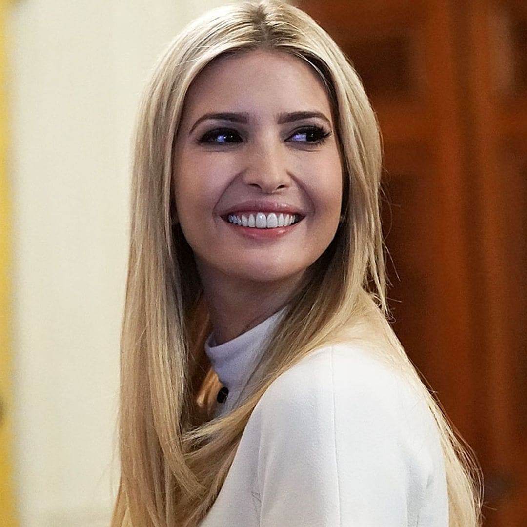 Camisa masculina y alpargatas: Ivanka vuelve a alejarse de su estilo en la Casa Blanca