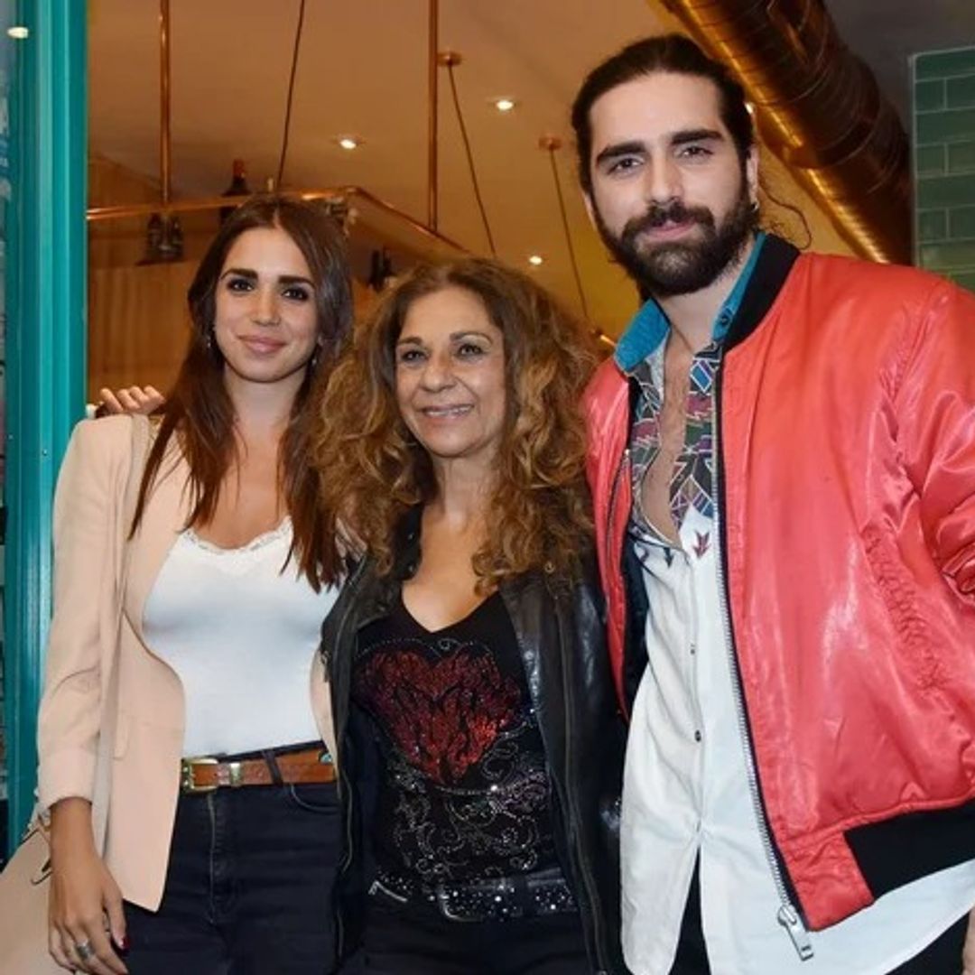 La última gran alegría de la familia Flores que une a Elena y Guillermo Furiase, dos hijos orgullosos de su madre, Lolita Flores